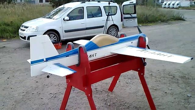 Атлант №1 на подставке.