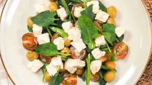 Салат с оливками