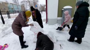 Снежная скульптура "Жеребёнок Хийси"