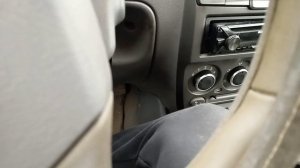 Машина стоит я сижу грызуны тут вроде