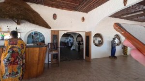 Чуть не подрался в Африке с охраной.😡