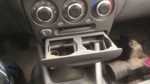 В подстаканнике живут лебеди что-ли