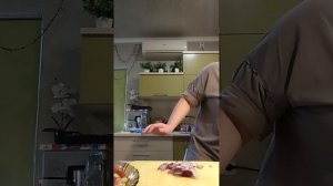 Нарезала ШЕДЕВРАЛЬНЫЙ САЛАТЭС 🥗 к ШЕДЕВРАЛЬНЫМ КОТЛЕТКАМ 😁