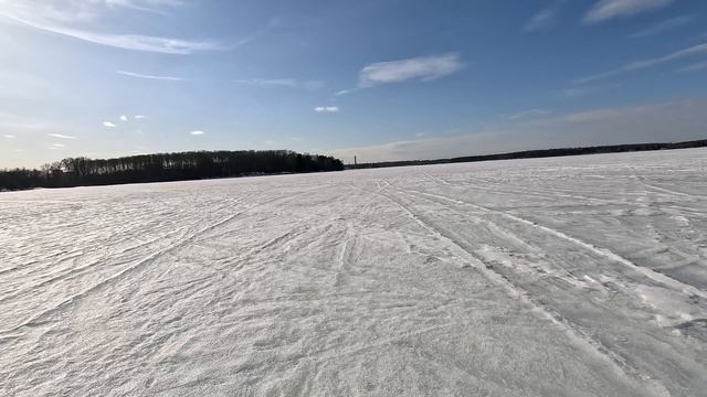 Опасная миссия проехать через все озеро Сенеж по подтаявшему  льду в Солнечногорск.Попали в засаду.