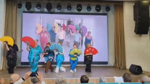 Выступление "Первая часть комплекса "Кунфу с веером". .