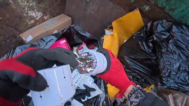 Как я зарабатываю лазая по мусоркам