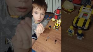 собираю оружие из lego для lego человечков