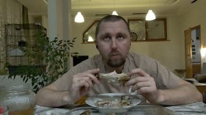 Мукбанг, индюшиные ножки запеченные в  духовке ,капуста квашенная, растительный напиток с шоколадкой