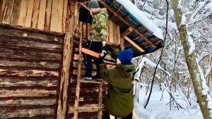 ТРУДНЫЙ ПУТЬ НА ИЗБУ ЗИМОЙ ! ВЕЗУ МАТЕРИАЛ ДЛЯ СТРОИТЕЛЬСТВА ! ВСЕ ВЫХОДНЫЕ В ЛЕСНОЙ ИЗБЕ .