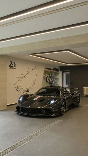 Обзор гаража в стиле "24 часа Ле-Мана"