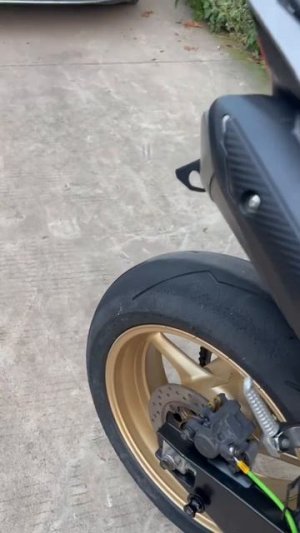 топовая Yamaha R1 2014