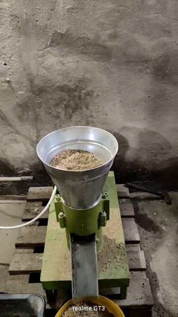 Гранулятор Компакт 150,матрица 3 мм, 4 кВт, 380В. Видео от заказчика из Иваново.