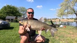 Тут есть и амур и крупный лещ, рыбалка на флэт-фидер.