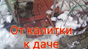 Убираем снег на даче