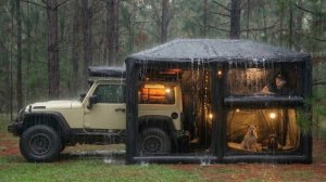 Уютный кемпинг, под проливным дождём, двухэтажная палатка с двумя собаками.