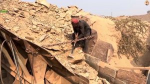 Строительство, дробление щебёнки