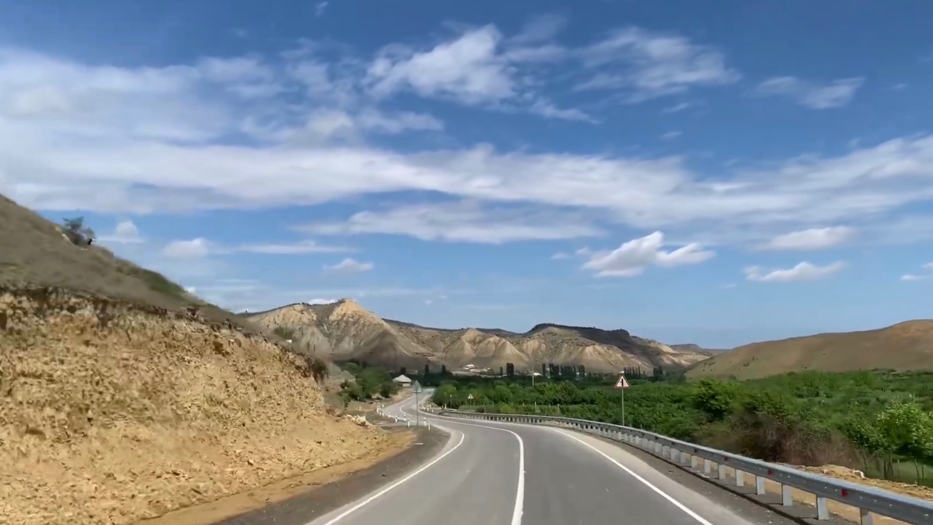 Дорога в Зизиковское ущелье из люка авто мимо посадок фундука Южный Дагестан