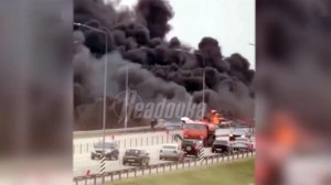 На трассе Ростов - Таганрог бензовоз вылетел на встречную и протаранил несколько легковых машин.