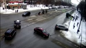 Столб спас людей в Екатеринбурге