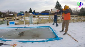 Диана и Даня встречают первый снег на Даче.