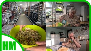 21 марта. Томатики в путь,теперь ждём. Птичкам корм, а нам салат.  Заехали к сыну в магазин.