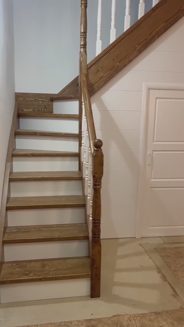 Где хранить вещи под лестницей!?Классный вариант лестници с кладовой