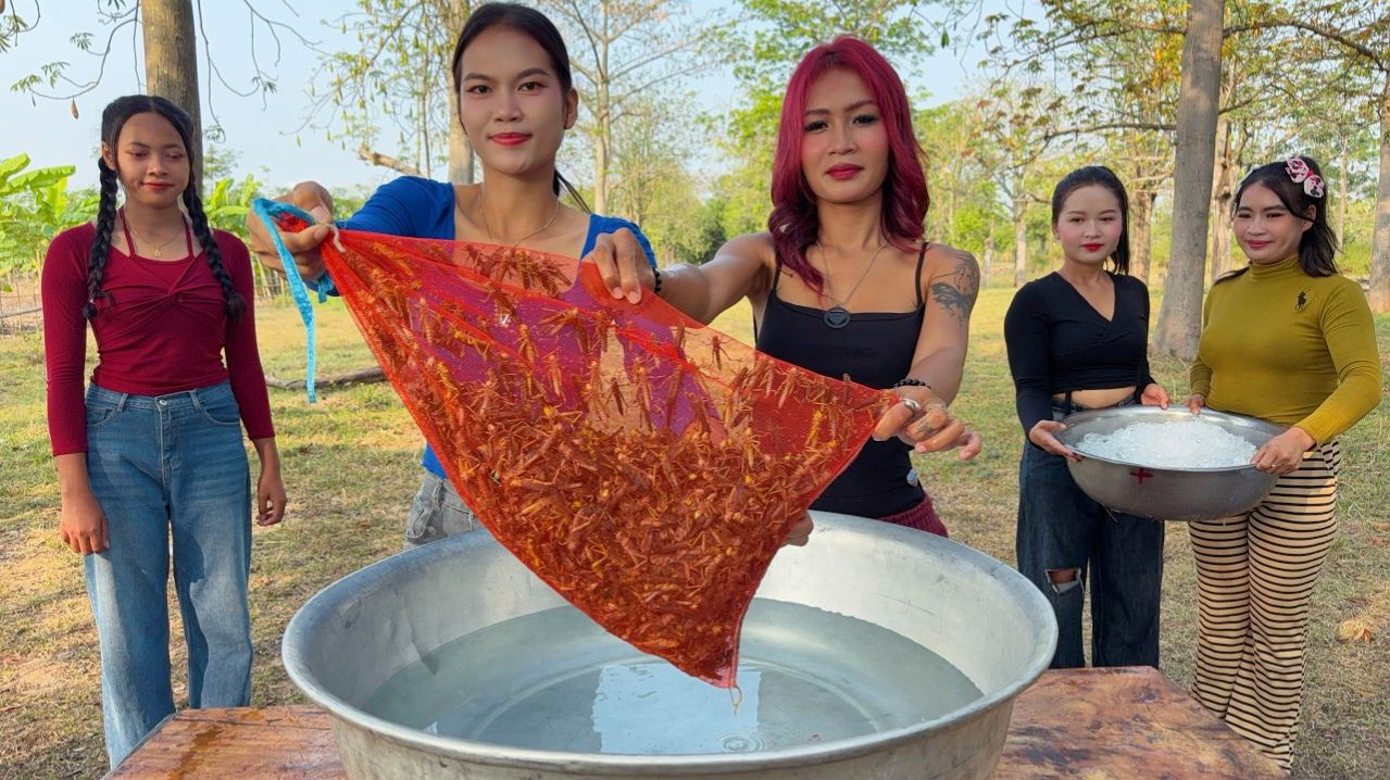 Потрясающий рецепт хрустящих жареных кузнечиков.