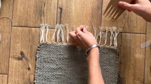 Как сделать кисти тканого полотна ровными.