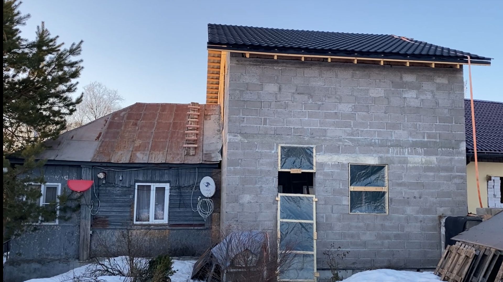 Устанавливаем капельник мансардной крыши