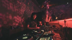 Хлое Сайлет (Chloé Caillet) - Live @ Number 90, Лондон [12.12.2025]