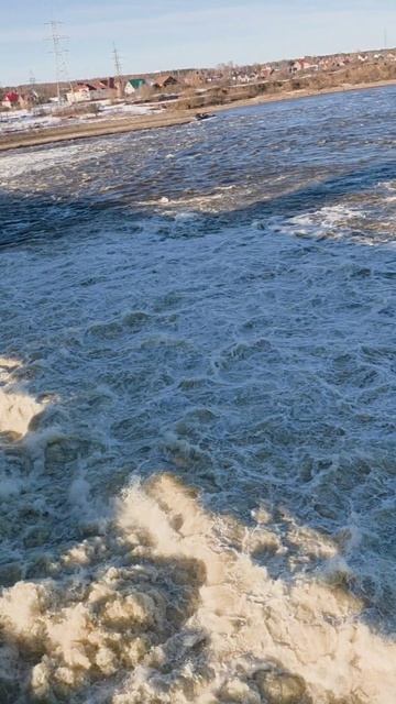 Сброс воды на Иваньковской ГЭС