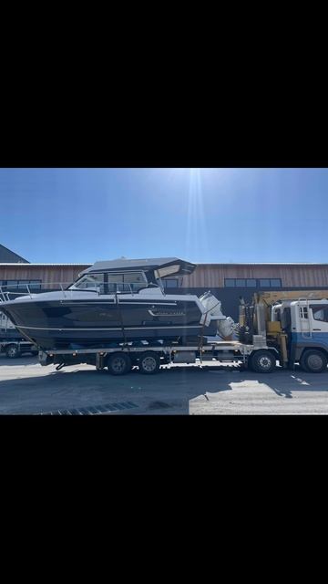 Перевезем катер,  спустим на воду краном 🚤