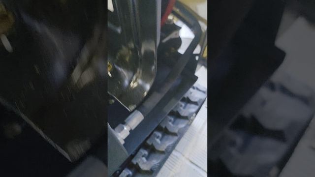 Установка двупоточного дроселя для плавного поворота башни на миниэкскаватор