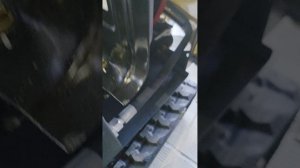 Установка двупоточного дроселя для плавного поворота башни на миниэкскаватор