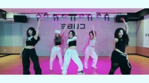 Idle - Queencard|dance practice [MERRORED]
