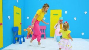 Элис с другом делают гигантскую слизь