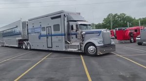 Трак - дом, гараж. Один из самых крутых траков в мире.