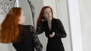 Девушка у зеркала