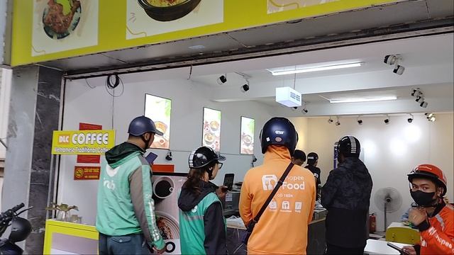 Прогулка по улицам Ханоя..