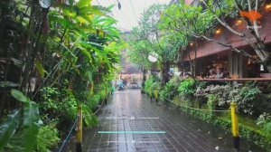 🌧️ Пешеходная экскурсия по Убуду на Бали под дождем в 4K. Виртуальная прогулка