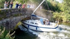 Идиоты на лодках, которые попали на видеокамеру.