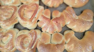 Рассадила помидоры // Напекла плюшек и булочки с курагой//