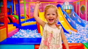 Hello, My Friend! 🎵 Весёлая детская песенка Анны Марии о детской площадке на английском и русском