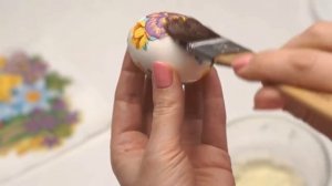 Украшаем яйца на Пасху Необычный способ Красивые яйца на Пасху Смотрим видео