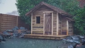 Я ПОСТРОИЛ НЕБОЛЬШЕЙ ДОМИК В ЛЕСУ