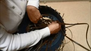 Юбочка для ёлки из ротанга в технике "обратное плетение "