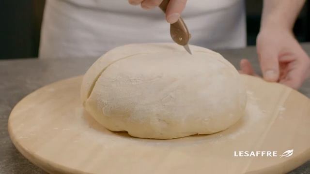 Представляем вашему вниманию декоративную отделку поверхности хлеба «Солнышко» #хлеб #выпечка #идея