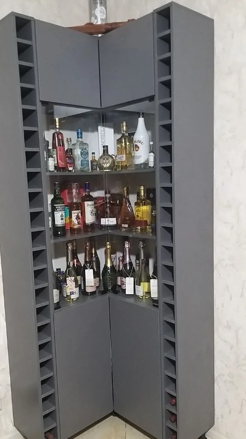 Шкаф пенал для хранения бутылок в горизонтальном положении .