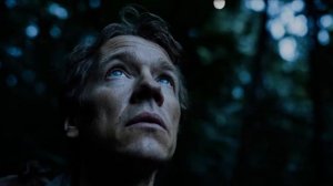 Постучал мне в дверь.