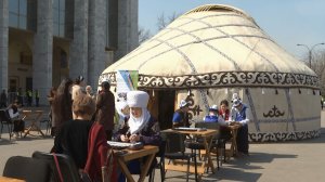 Этногородок с юртами, выставки, мастер-классы и сомолок на каждом шагу: Нооруз отмечают в Бишкеке